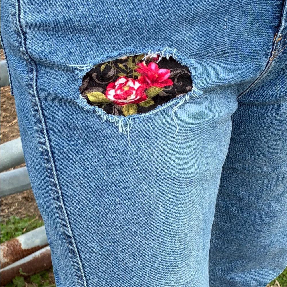 Levi's Blue Jeans with Distressed Patched Floral/Christian Accents, W29, Size 4 - Picture 9 of 15